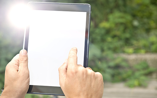 Creating Sunlight-Readable TFT LCD: Methods and Techniques